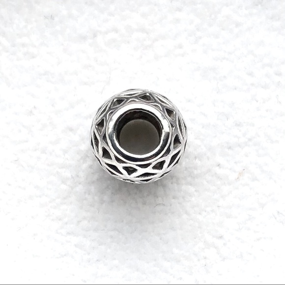 Pandora jumbo geometric accent bead - Picture 3 of 5